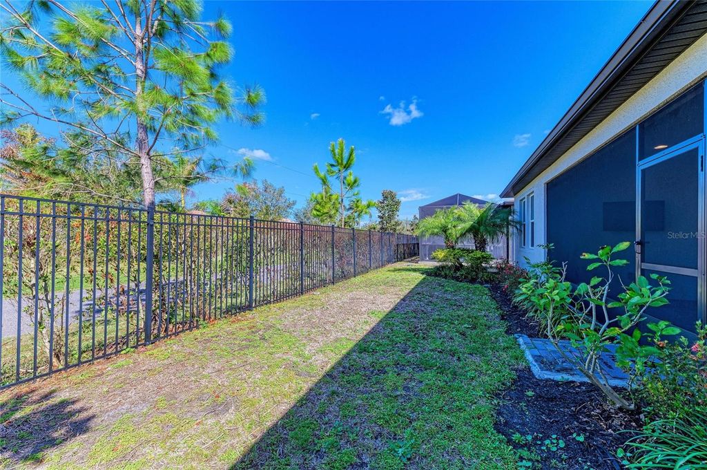 Image 39 of property listing at 1008 FERNLEAF RUN, Bradenton, FL 34212