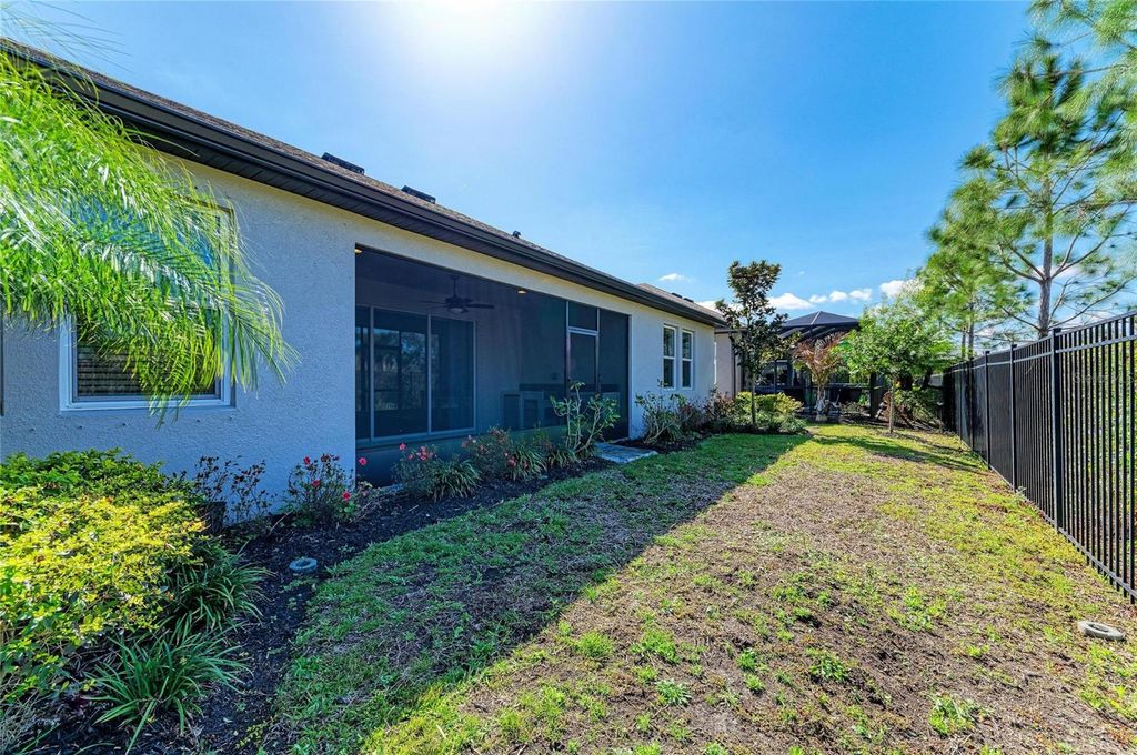 Image 40 of property listing at 1008 FERNLEAF RUN, Bradenton, FL 34212