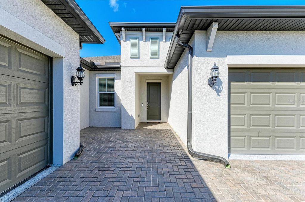 Image 6 of property listing at 1008 FERNLEAF RUN, Bradenton, FL 34212