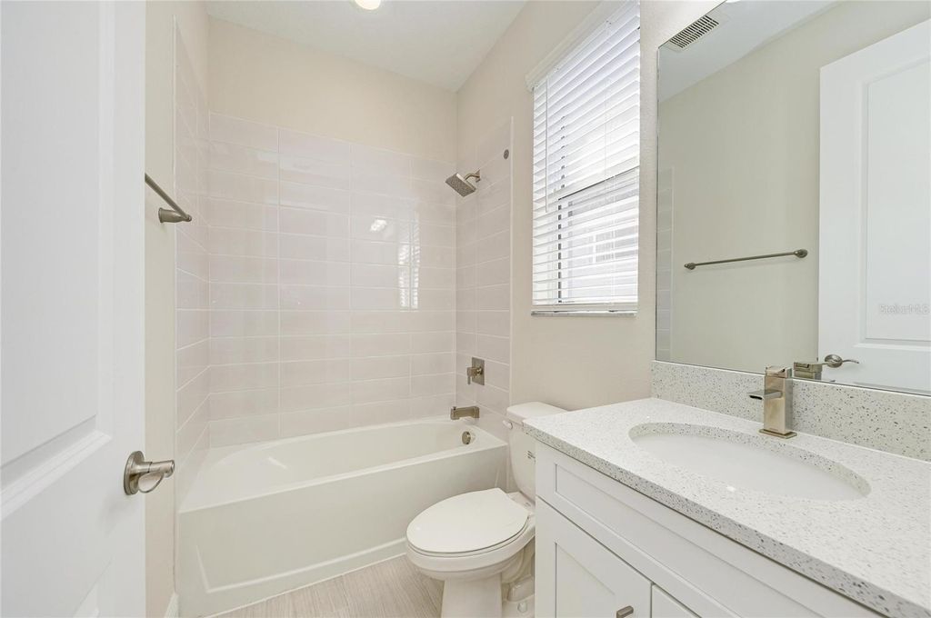 Image 53 of property listing at 1008 FERNLEAF RUN, Bradenton, FL 34212