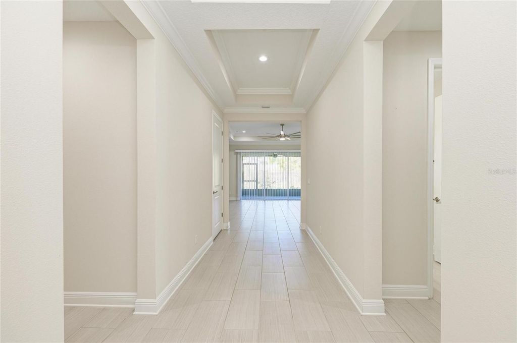 Image 8 of property listing at 1008 FERNLEAF RUN, Bradenton, FL 34212