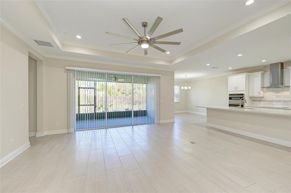 Image 9 of property listing at 1008 FERNLEAF RUN, Bradenton, FL 34212