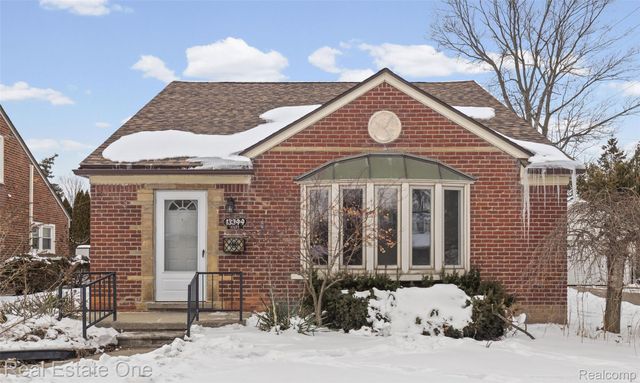 13344 Hart Avenue, Huntington Woods, MI 48070