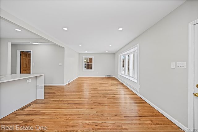 13344 Hart Avenue, Huntington Woods, MI 48070