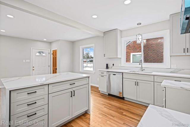 13344 Hart Avenue, Huntington Woods, MI 48070