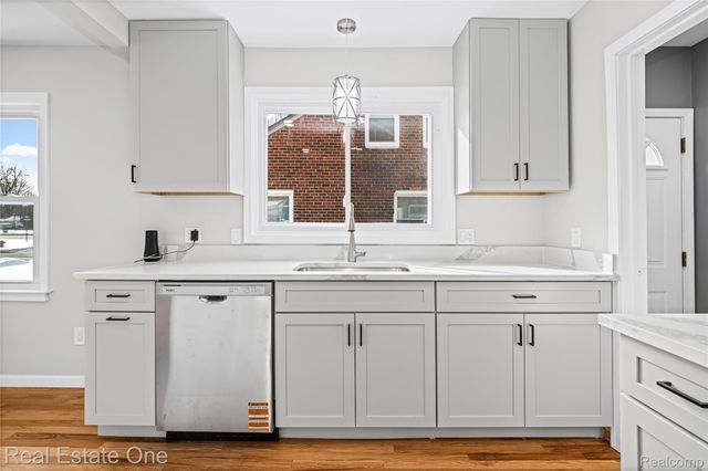 13344 Hart Avenue, Huntington Woods, MI 48070