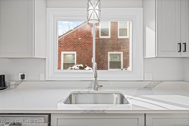 13344 Hart Avenue, Huntington Woods, MI 48070