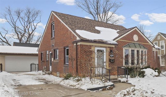 13344 Hart Avenue, Huntington Woods, MI 48070