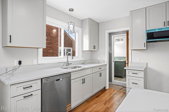 13344 Hart Avenue, Huntington Woods, MI 48070