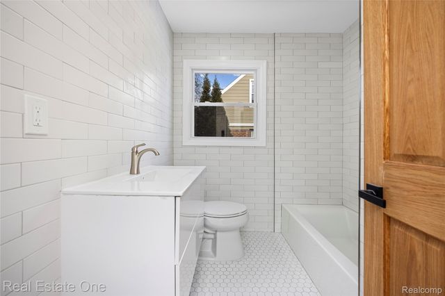 13344 Hart Avenue, Huntington Woods, MI 48070