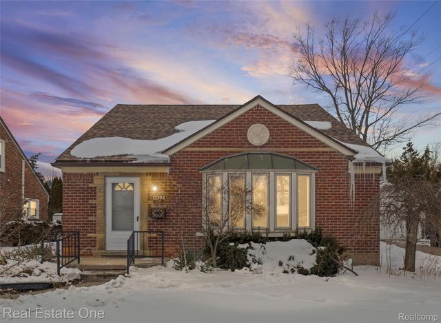 13344 Hart Avenue, Huntington Woods, MI 48070