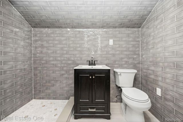 13344 Hart Avenue, Huntington Woods, MI 48070