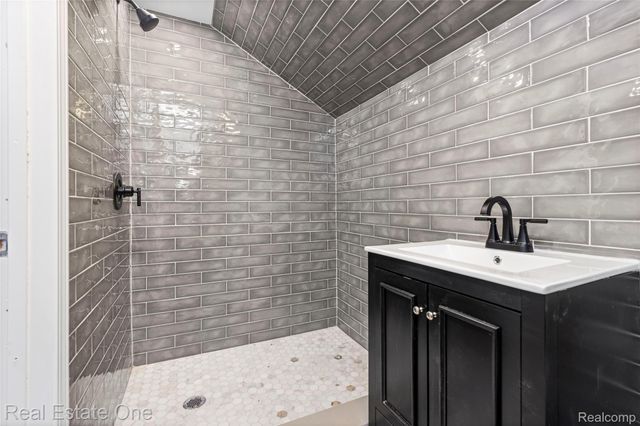 13344 Hart Avenue, Huntington Woods, MI 48070