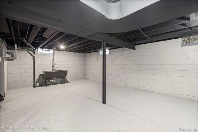 13344 Hart Avenue, Huntington Woods, MI 48070