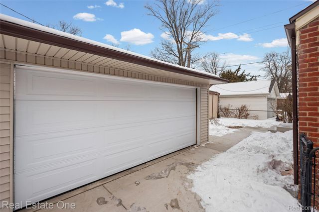 13344 Hart Avenue, Huntington Woods, MI 48070