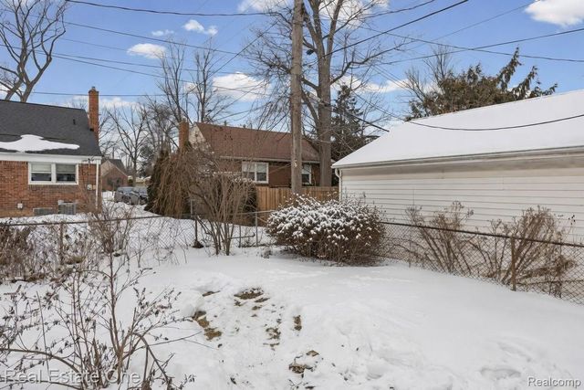 13344 Hart Avenue, Huntington Woods, MI 48070