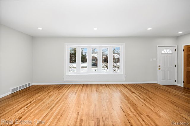 13344 Hart Avenue, Huntington Woods, MI 48070