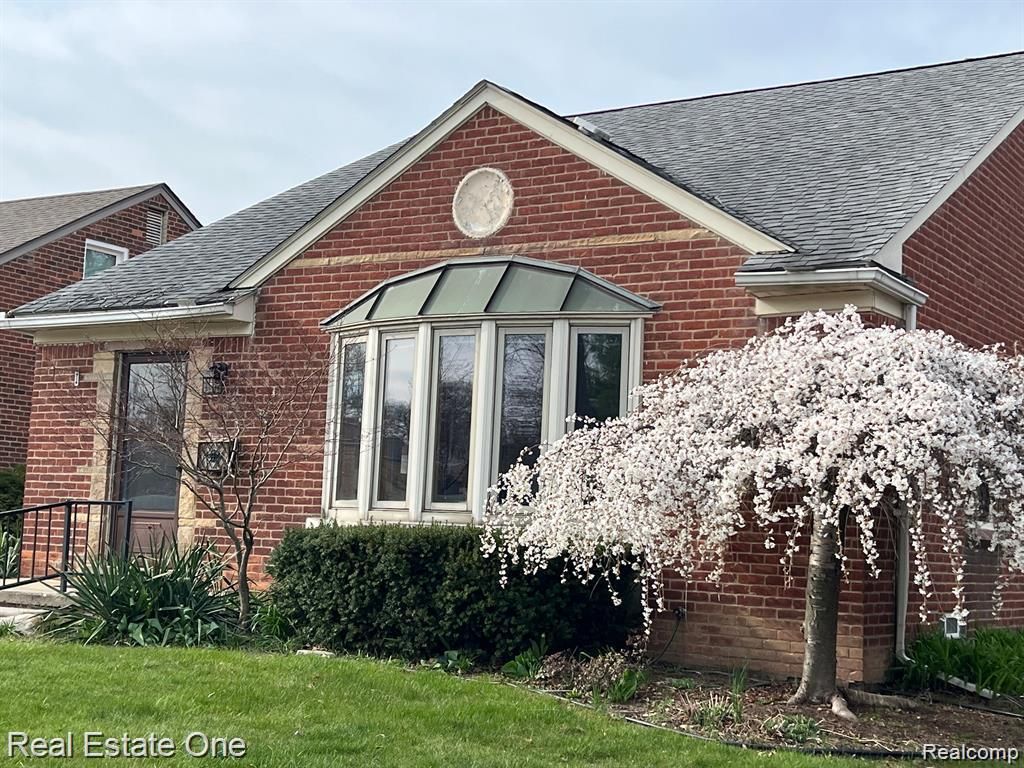 13344 Hart Avenue, Huntington Woods, MI 48070