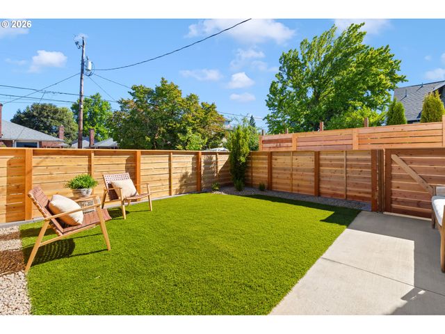 1522 Ne JARRETT St B, Portland, OR 97211