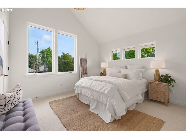 1522 Ne JARRETT St B, Portland, OR 97211