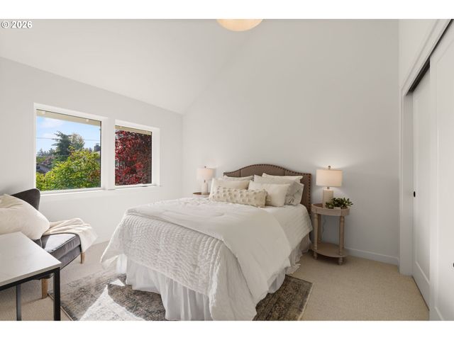 1522 Ne JARRETT St B, Portland, OR 97211