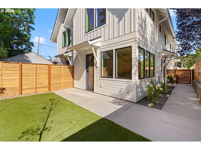 1522 Ne JARRETT St B, Portland, OR 97211