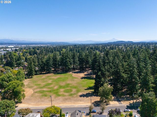 1522 Ne JARRETT St B, Portland, OR 97211