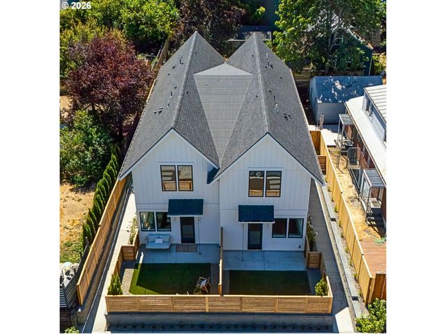 1522 Ne JARRETT St B, Portland, OR 97211