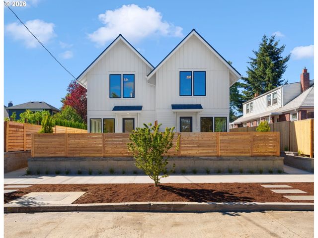 1522 Ne JARRETT St B, Portland, OR 97211