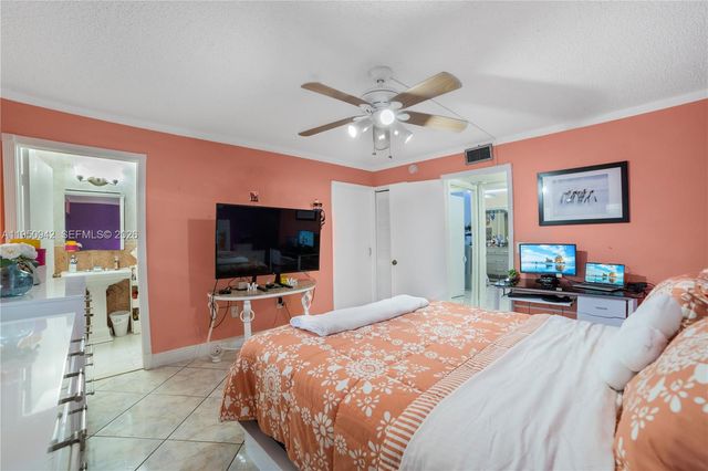 8415 SW 107th Ave 323W, Miami, FL 33173