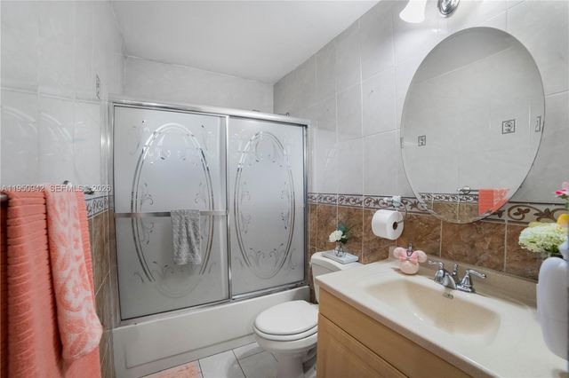 8415 SW 107th Ave 323W, Miami, FL 33173