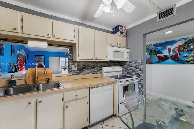 8415 SW 107th Ave 323W, Miami, FL 33173