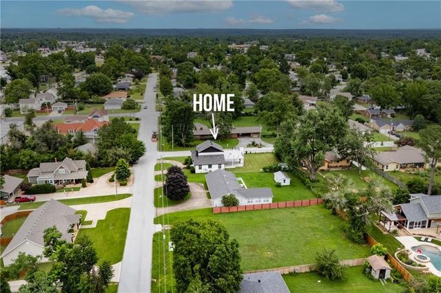 212 NW G Street, Bentonville, AR 72712