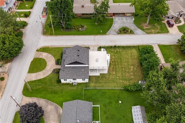 212 NW G Street, Bentonville, AR 72712