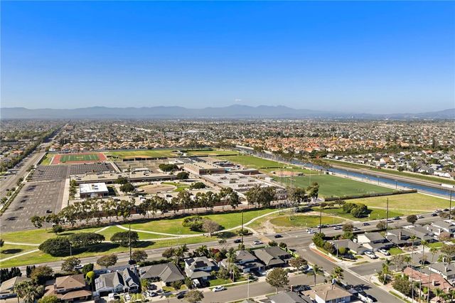 21612 Polynesian Lane, Huntington Beach, CA 92646