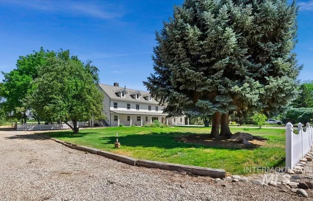 3040 N Duane Dr, Meridian, ID 83646 photo 2