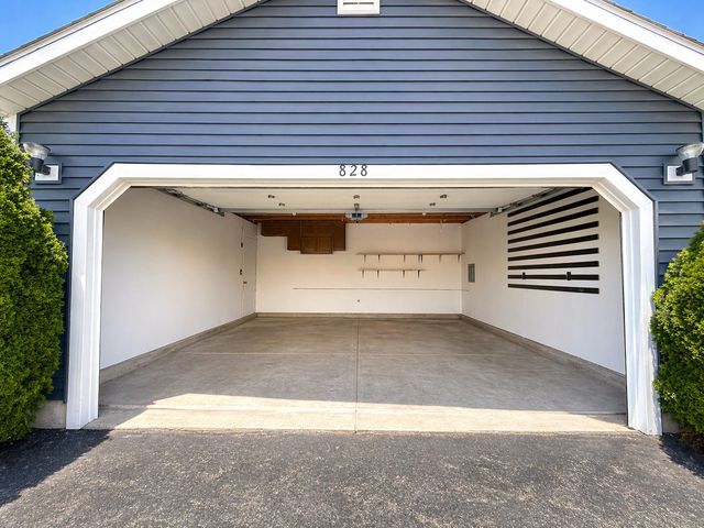 828 Huron Court, Carol Stream, IL 60188