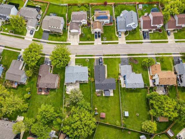 828 Huron Court, Carol Stream, IL 60188