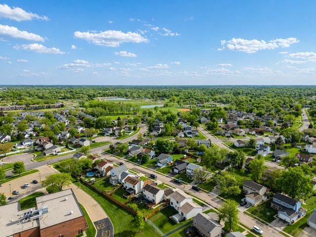 828 Huron Court, Carol Stream, IL 60188