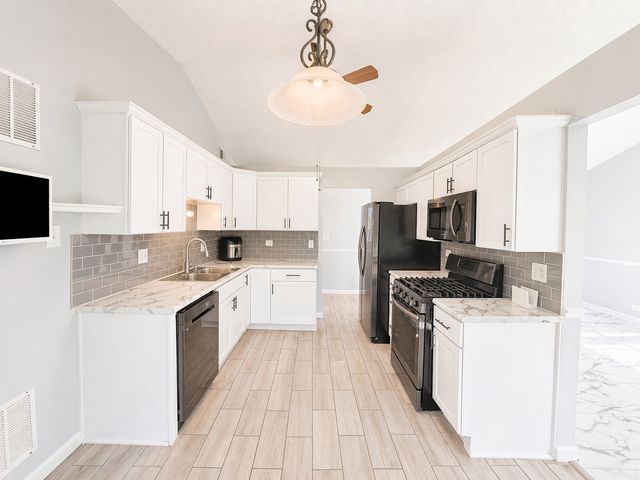 828 Huron Court, Carol Stream, IL 60188