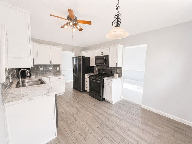 828 Huron Court, Carol Stream, IL 60188