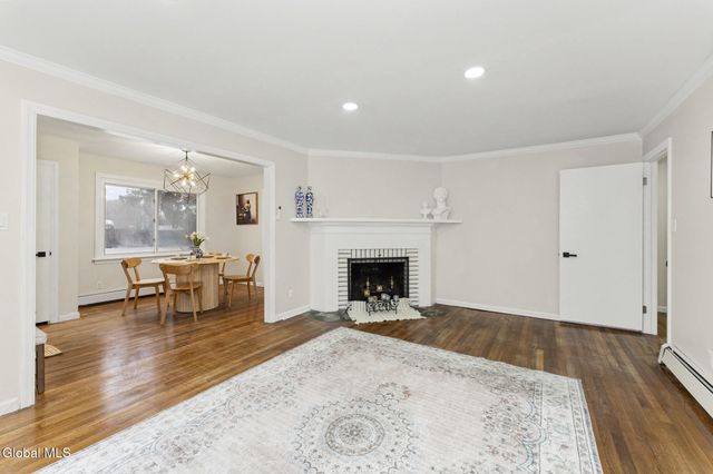 189 Sunnyside Road, Schenectady, NY 12302