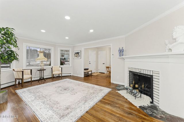 189 Sunnyside Road, Schenectady, NY 12302