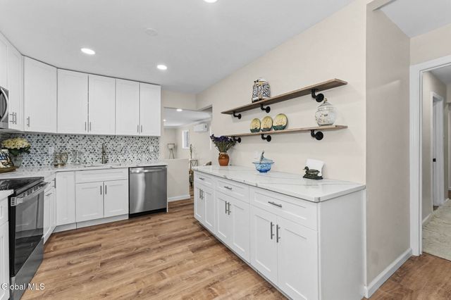 189 Sunnyside Road, Schenectady, NY 12302