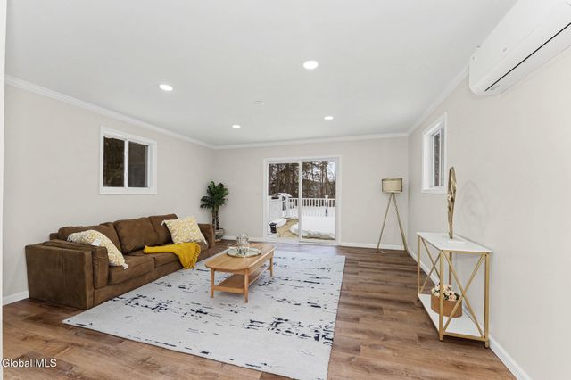 189 Sunnyside Road, Schenectady, NY 12302