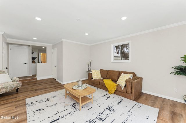 189 Sunnyside Road, Schenectady, NY 12302