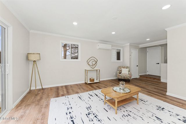 189 Sunnyside Road, Schenectady, NY 12302