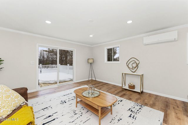 189 Sunnyside Road, Schenectady, NY 12302