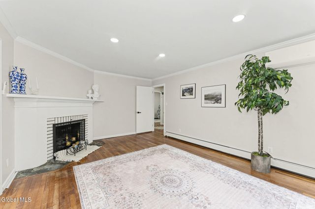 189 Sunnyside Road, Schenectady, NY 12302