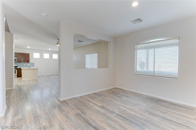 860 Viento Del Montagna Avenue, Henderson, NV 89012